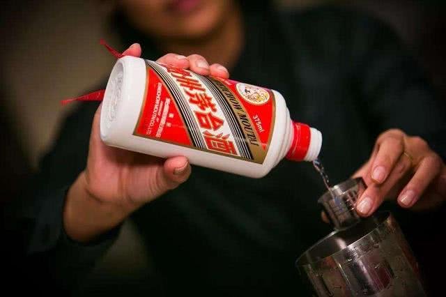 俄罗斯奥伦堡州假酒中毒事件死亡人数升至29人,为什么喝假酒会引起中毒?