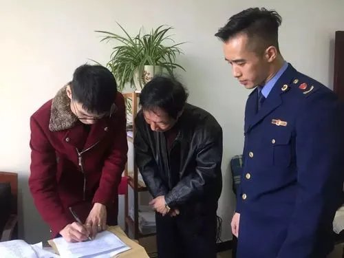 警方通报村支书父子殴打村民一事，这件事的原委是怎样的？