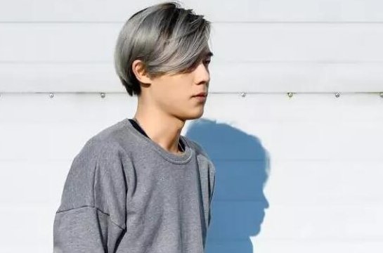 抖音上哎咿呀咿呀那首歌叫啥？