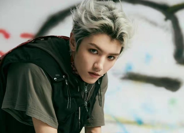 男星灵超在街头与网约司机吵架，情绪很激动！这件事会影响他的星途吗？