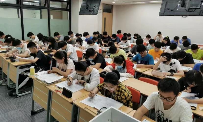 成都戴氏教育全日制费用