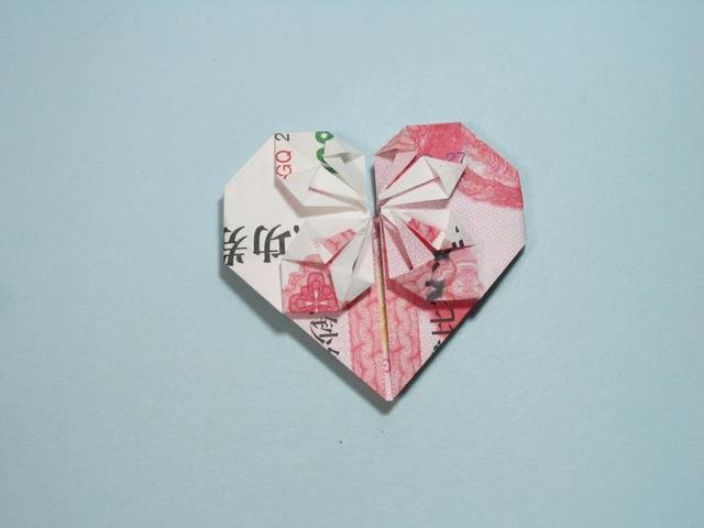 钞票叠爱心方法