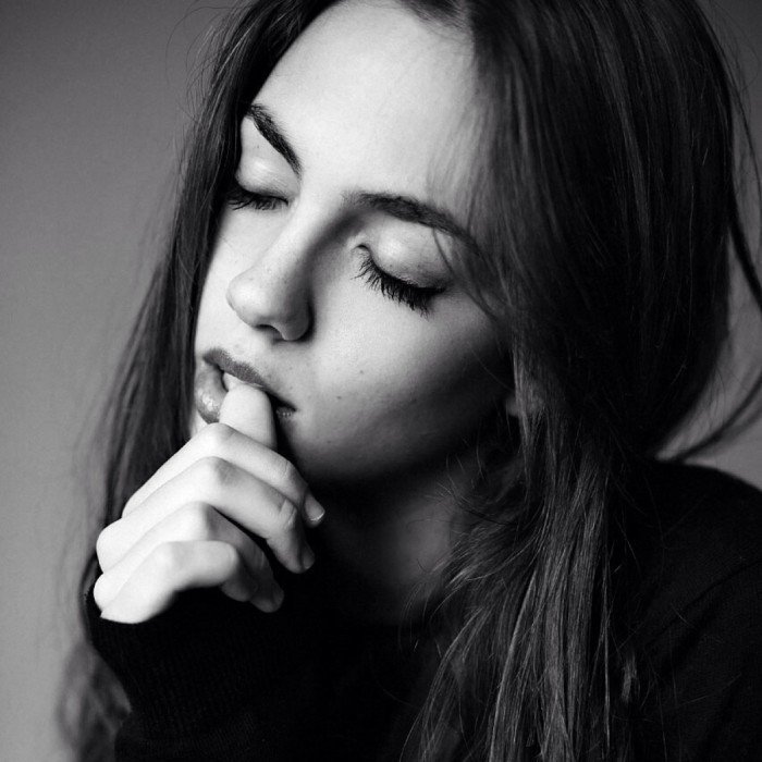 有什么好看的qq女生灰色头像