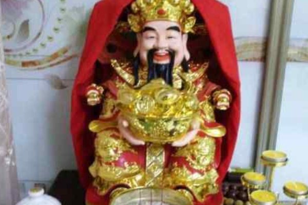 贴财神爷的正确位置
