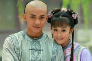 李佳航晒儿子正面照，为何网友称其撞脸“二哈”表情包了？