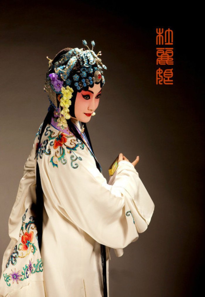 杜丽娘慕色还魂的杜丽娘的情感世界