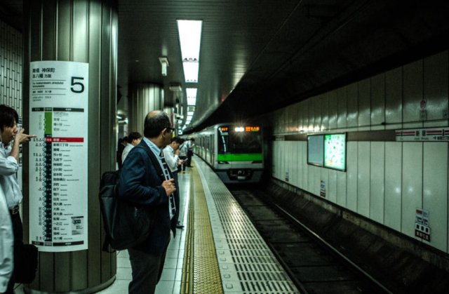 日本强震地铁手扶剧烈晃动,在此次地震中,日本首都东京的受影响程度如何?
