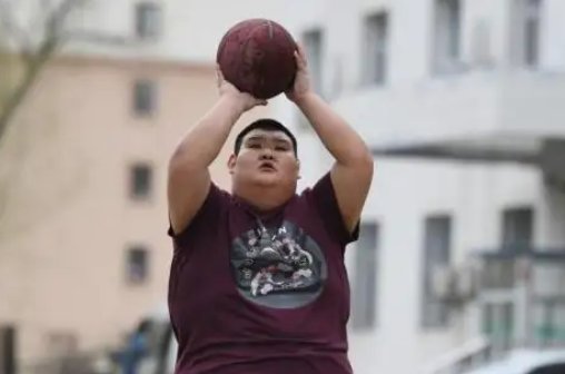 210斤小伙减重80斤后颜值大变，胖子真的都是潜力股吗？