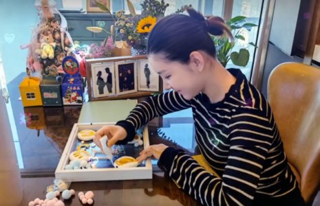 李小萌晒二胎满月照 ，产后恢复好瘦成瓜子脸，为什么明星想瘦就瘦？