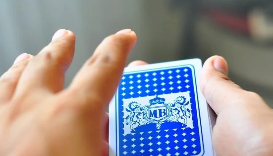 求用扑克牌变的几个小魔术，最好有图解