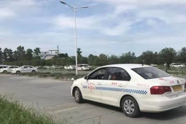 驾校一点通科目一模拟考准吗