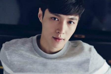 一遍跳舞一边脱衣服，本来是小鲜肉的张艺兴，为何会被指责油腻？