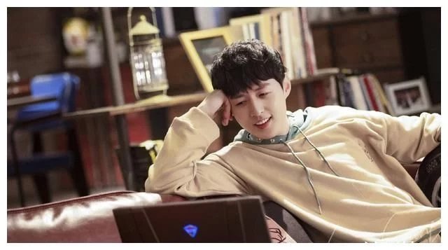 孙恩静微博晒与胡耘豪结婚照，两人有着怎样的爱情之路？