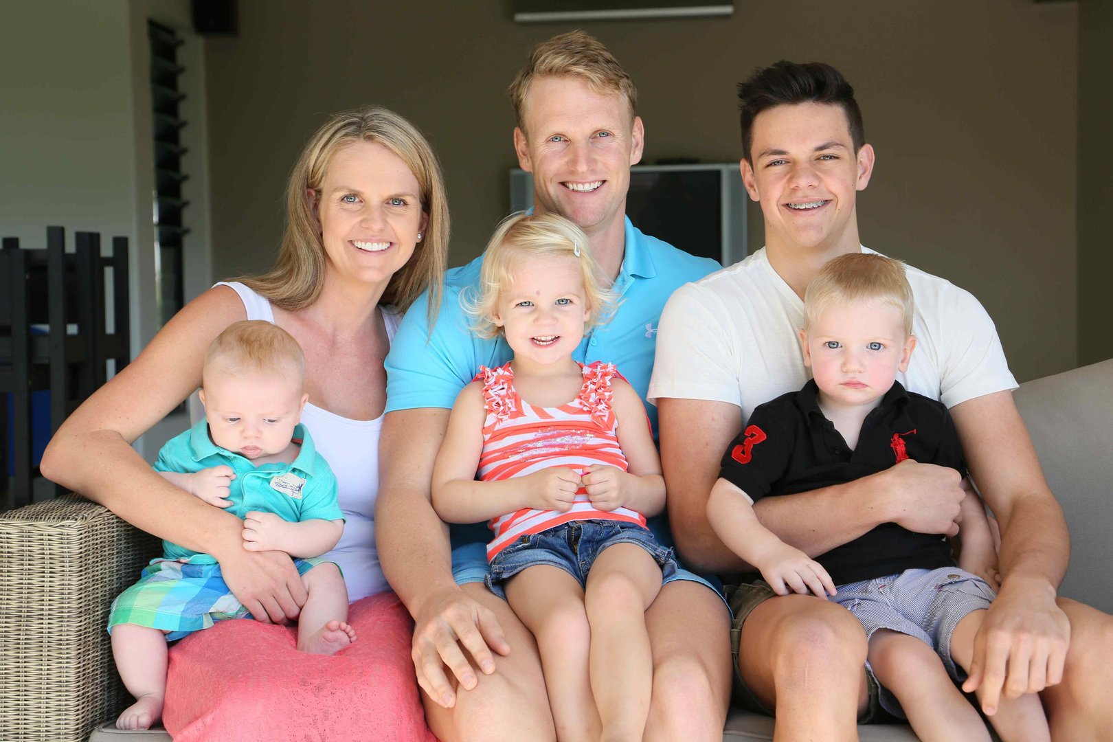 穿比基尼的外星人的介绍