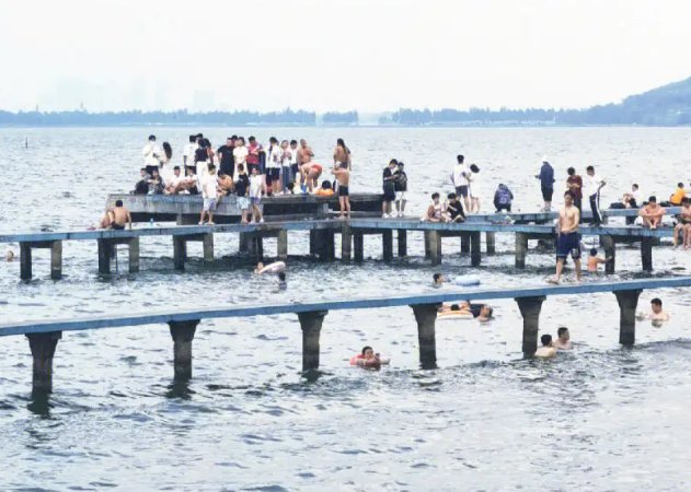 武汉大学有几个门