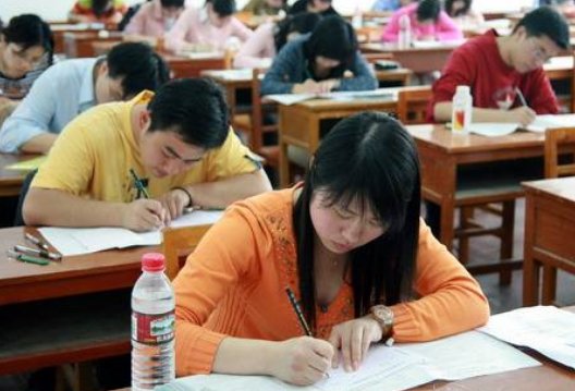 公务员考试的综合知识指是什么书？