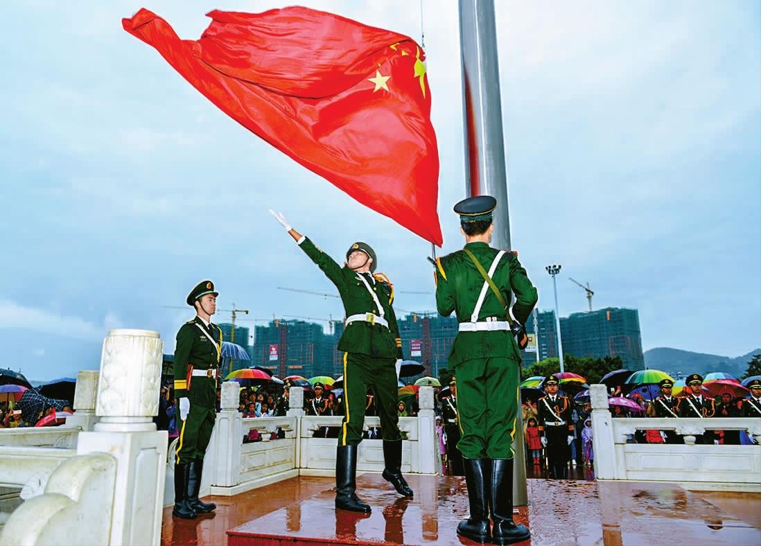 公民在庄重场合可佩戴国徽徽章，哪些场合属于庄重场合？