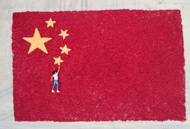 遵义95后女孩用辣椒摆出党旗，你如何看待这位女孩的做法?