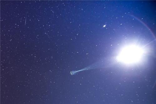 为什么下半夜看到的流星比上半夜多呢？