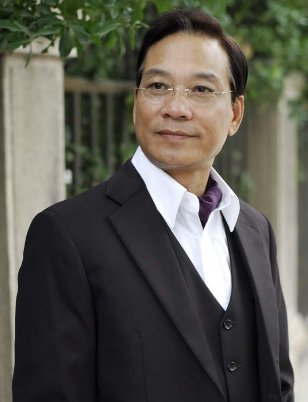 《建国大业》中“表老”“任公”和李济深分别是什么身份?他们是什么关系?李济深由谁饰演???