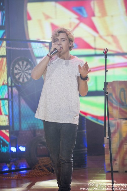 前几期天天向上 有个丹麦的歌手，叫什么？？