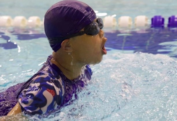 游泳教练一个月收入