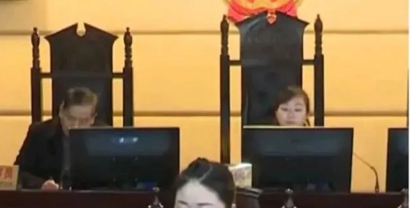 两男童被父亲扔井中，具体是怎么回事？