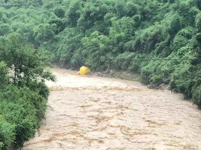 彭州未撤离游客被卷入山洪，山洪爆发后有哪些有效的逃生手段？