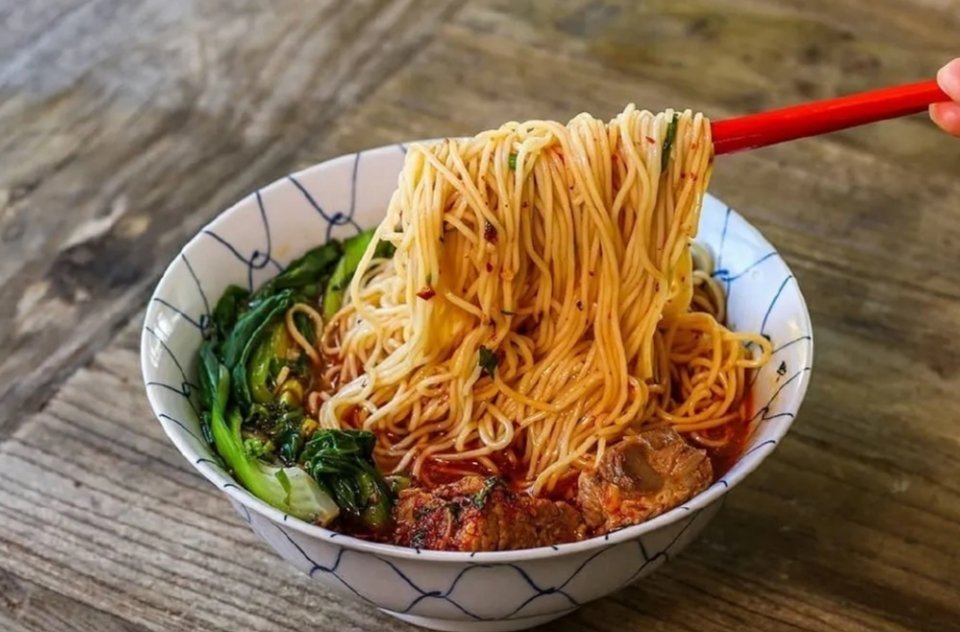 淄博祖孙三代经营水面,4元一碗20年没涨价,对此你有何不同的看法?