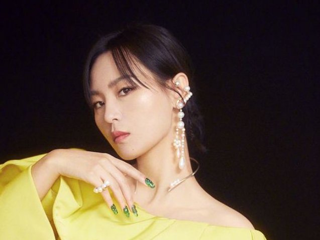 “不受欢迎”的周笔畅默默圈粉三千万，她成功的超越李宇春，你怎么看？