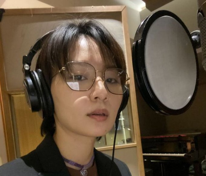 “不受欢迎”的周笔畅默默圈粉三千万，她成功的超越李宇春，你怎么看？