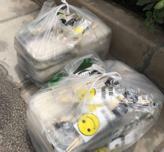 上海居委谈团购食品被丢弃，给居民心理带来了哪些伤害？