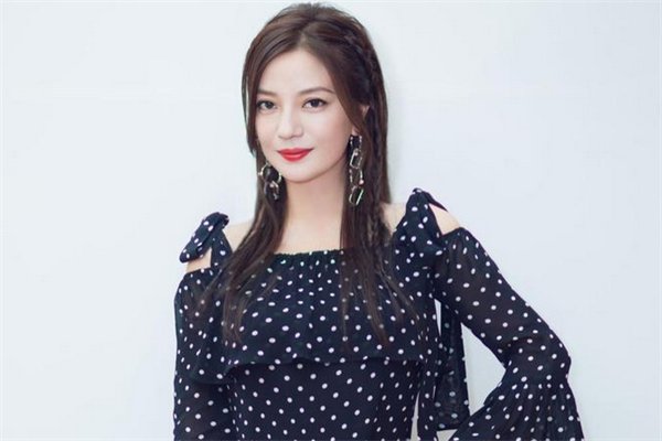 赵薇谈演员整容现象金句频出，网友大呼很透彻，到底怎么回事？