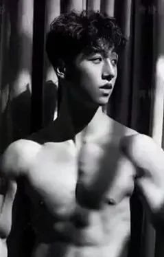 网红放弃60万年薪卖掉40万跑车，加入海军陆战队，加入海军的条件是啥？