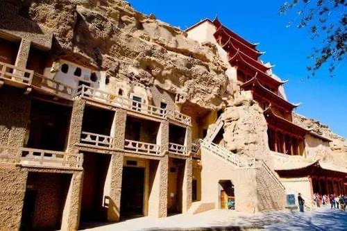 莫高窟雪糕成最火拍照道具,对此你怎么看?