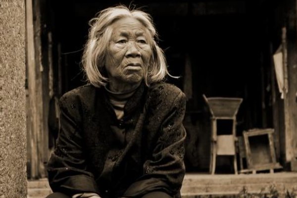 哪一刻你觉得奶奶老了？