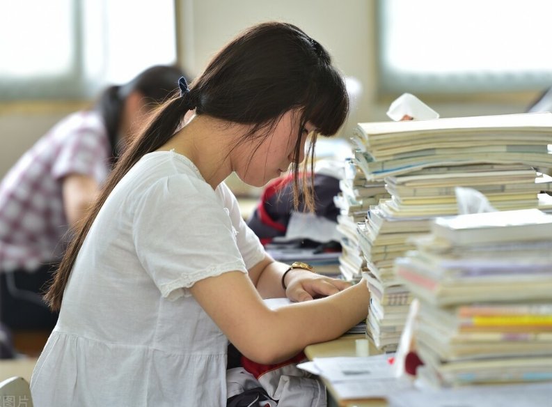 2023年高考江西省第一名是谁？？？？