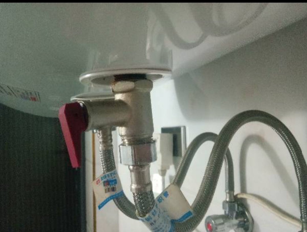 ES60H一c3(E)指示灯不亮不加热什么原因有保险丝吗