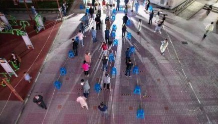 第一批“解封”的上海人都出去干什么了？超市卖场有没有出现抢购现象？