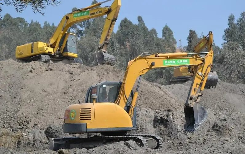 哪有学挖掘机的好学校