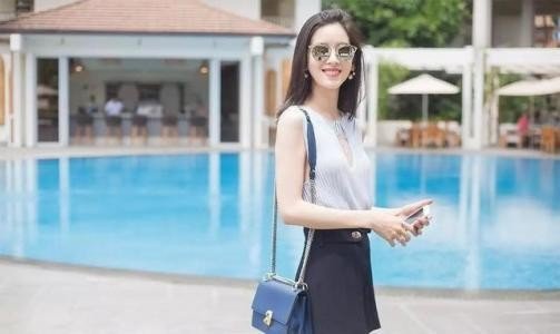 25岁章泽天晒美照准备开学，她有什么让我们值得学习的地方？