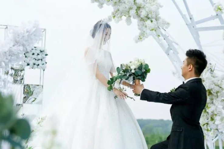 郑州小男孩看新人接吻被妈妈强制扭头，妈妈的这种行为是否会起到反作用？