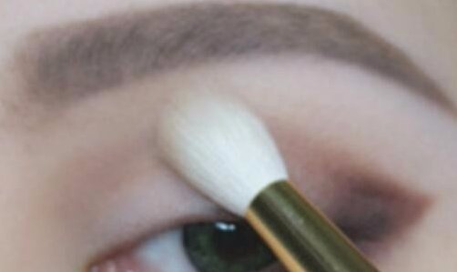 儿童舞台妆眼影画法？