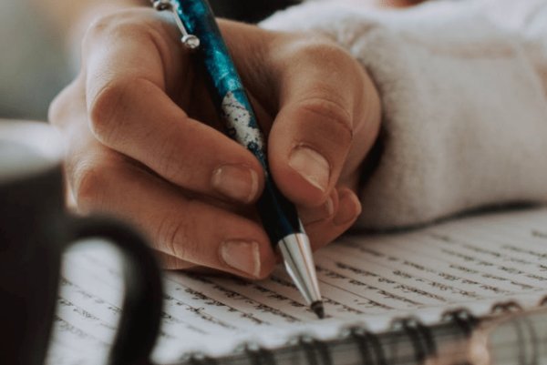 错一道题就插一支笔作文如下：