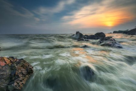 奔流不息怎么造句