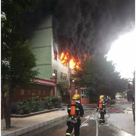 深圳市龙华区一工厂突发大火，现场情况如何？