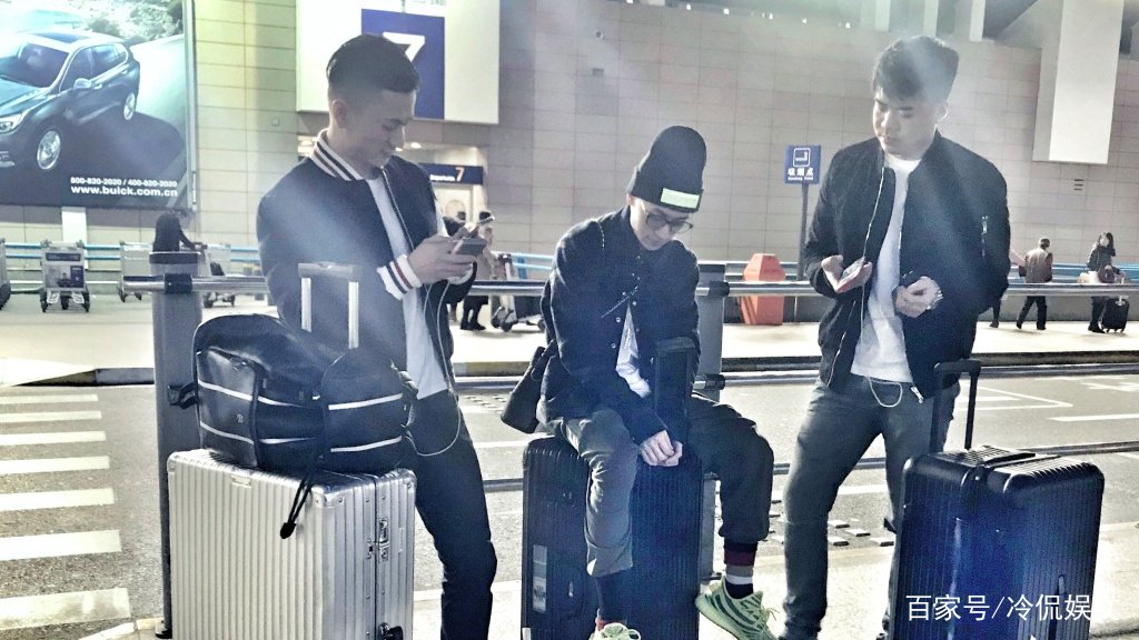 身家百亿却低调做事，一双鞋价值三十万，一支烟价值三万，这个人是谁？