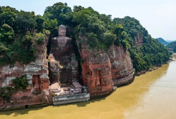 神秘的大佛是乐山大佛吗