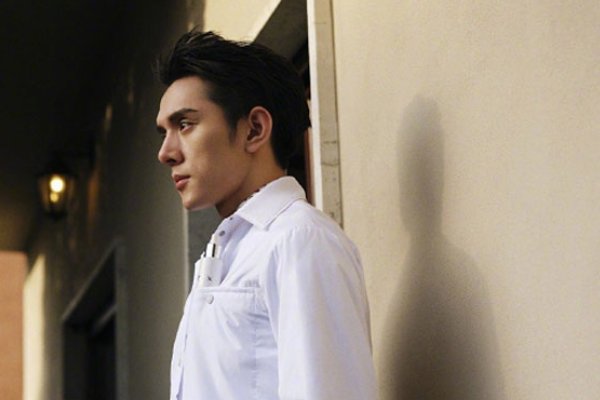 刘柏辛和李佳琦是兄妹，为何不同姓？