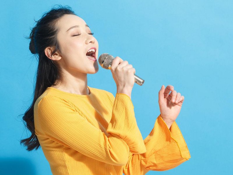 我一直站在被你伤害的地方是什么歌